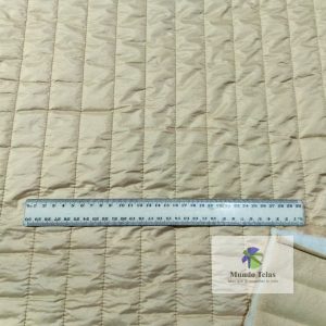 Ideal para prendas de vestir: chalecos, camperas, estuches, cubre camas, capas de caballo y para abrigar a nuestras mascotas. Ancho 1.40 MTS Tamaño de rombo 1,6 cm