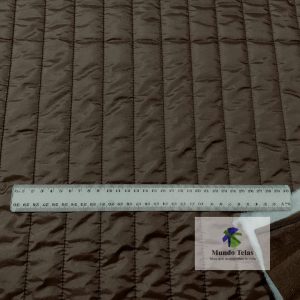Ideal para prendas de vestir: chalecos, camperas, estuches, cubre camas, capas de caballo y para abrigar a nuestras mascotas. Ancho 1.40 MTS Tamaño de rombo 1,6 cm